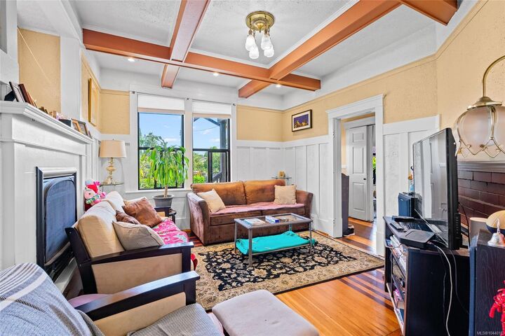 Property Photo: 1439 Haultain St BC V8R 2J8