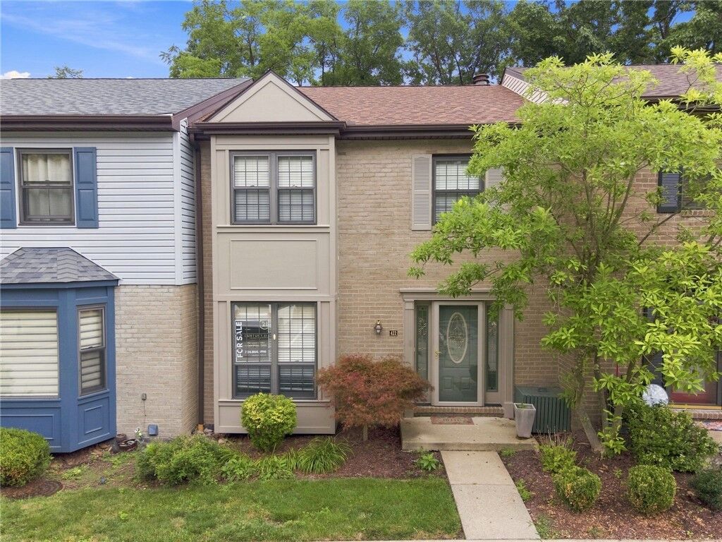 Property Photo:  422 Edgetree  PA 15668 