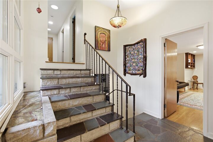 Property Photo:  9 Highland Dr  PA 15202 