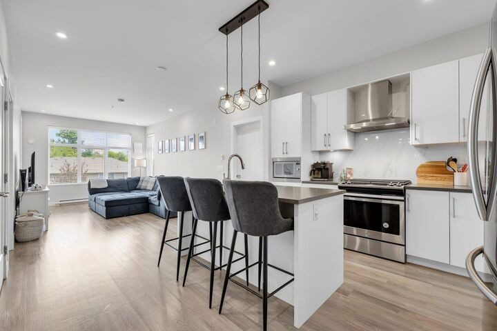 15436 31 Avenue 411 — photo 1