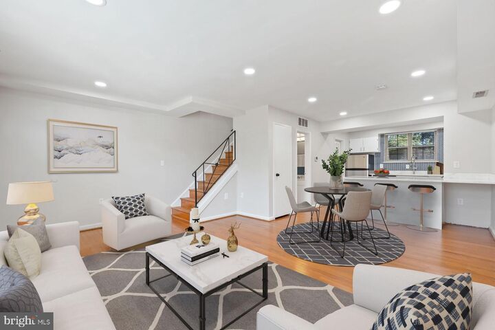 Property Photo:  2512 N Dearing Street N  VA 22302 