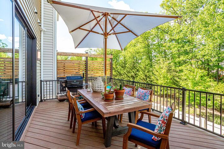 Property Photo:  42460 Mildred Landing Square  VA 20148 