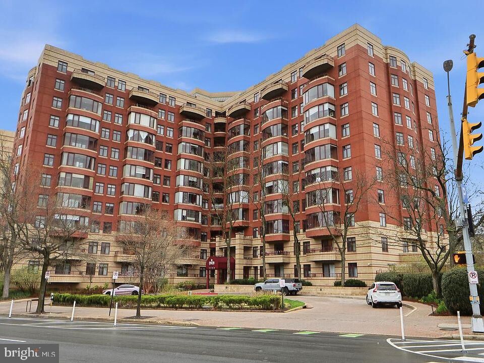 Property Photo:  2400 Clarendon Boulevard Ph08  VA 22201 