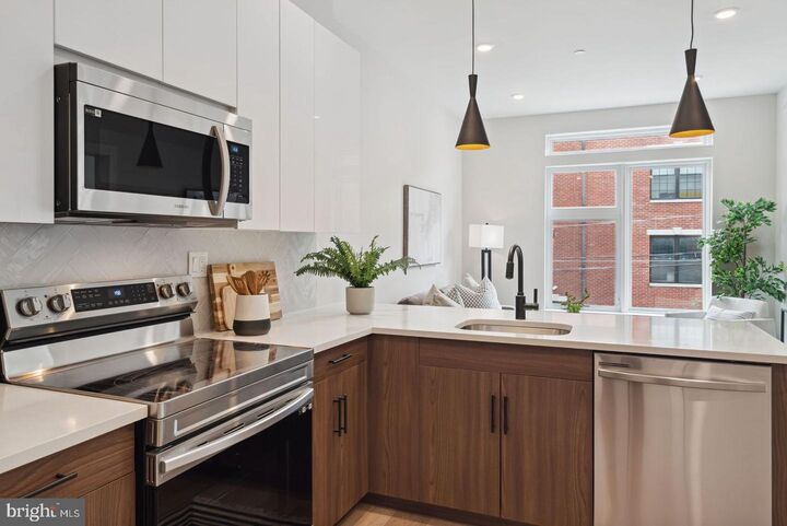 Property Photo: 720 W Thompson Street 602 PA 19122