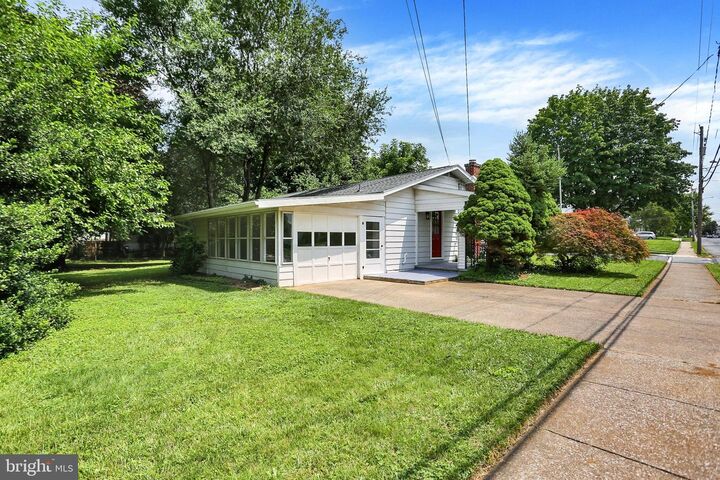 Property Photo:  1 E Woodland Drive  PA 17055 