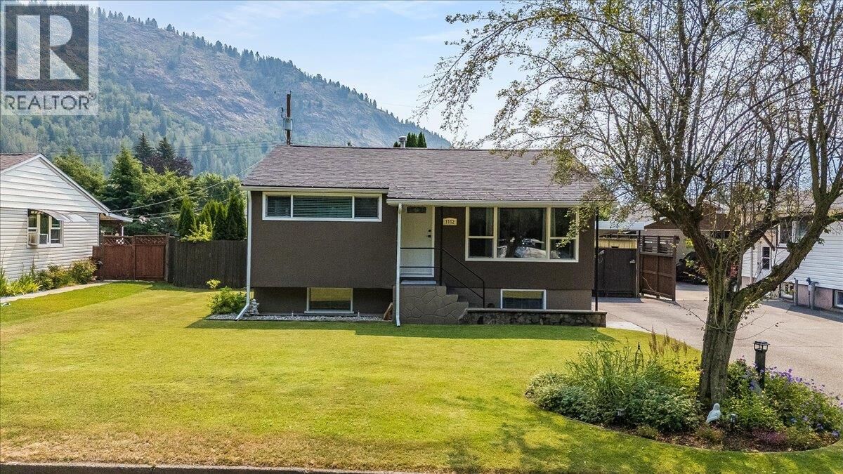 Property Photo: 1112 Marianna Crescent BC V1R 1C7