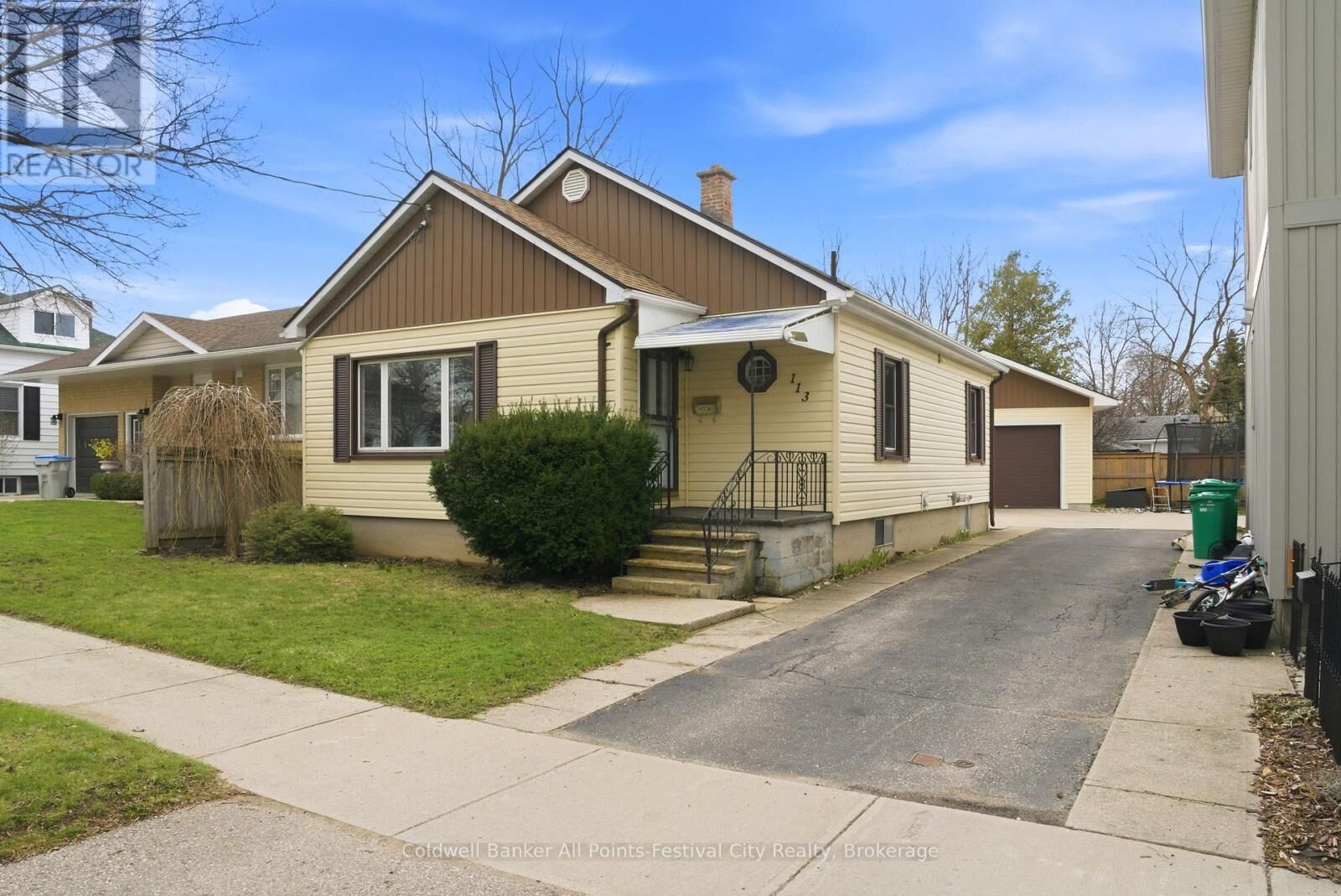 Property Photo:  113 Quebec Street  ON N7A 2G6 