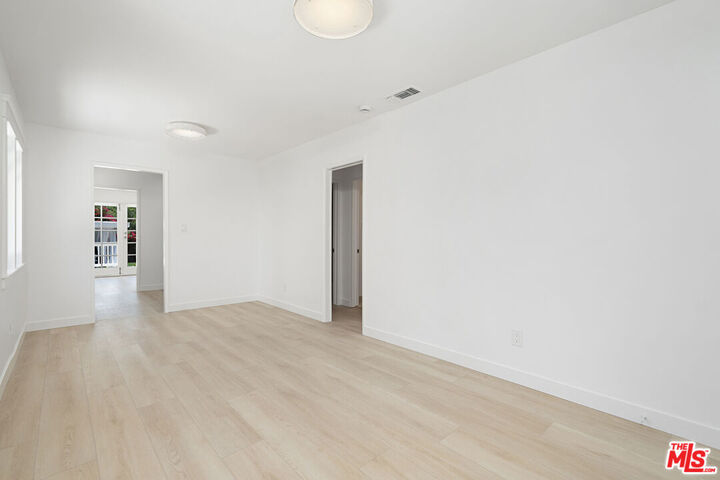 Property Photo: 4622 Norwich Ave CA 91403
