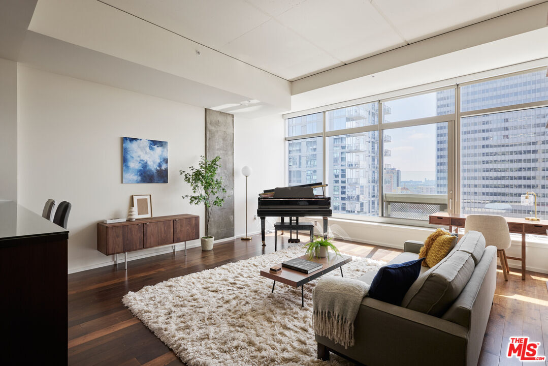Property Photo: 1155 S Grand Ave, Unit 1307 CA 90015