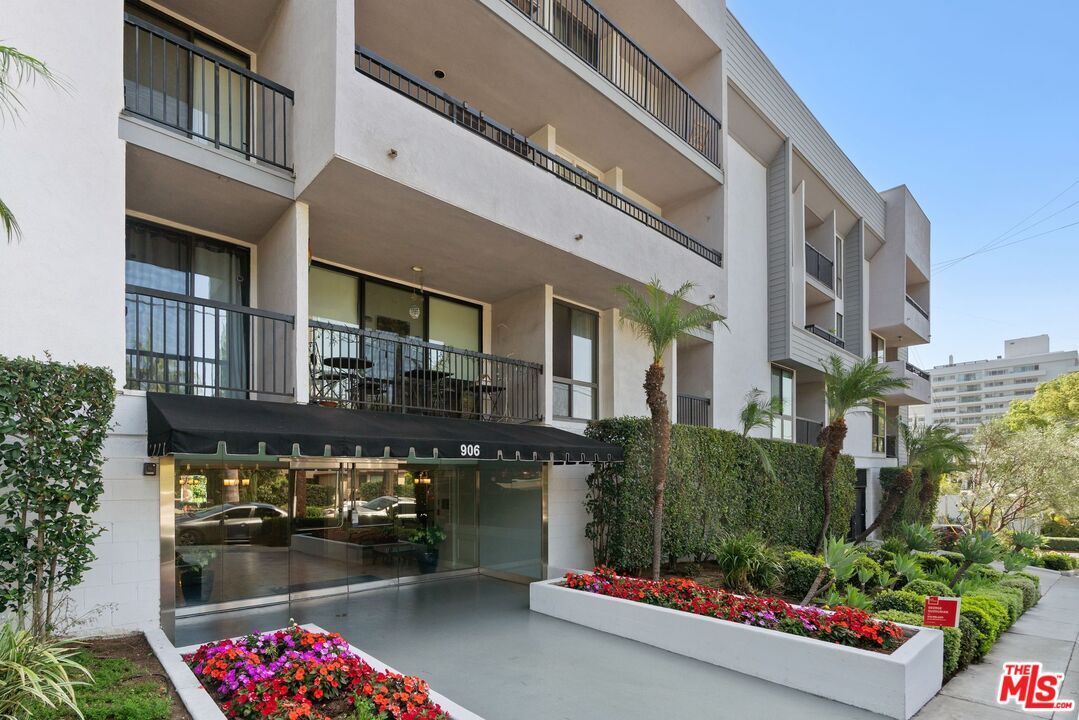 Property Photo: 906 N Doheny Dr, Unit 221 CA 90069