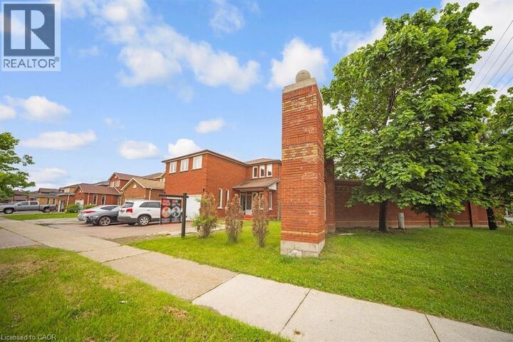 Property Photo: 692 Huntington Ridge Drive ON L5R 1Z5