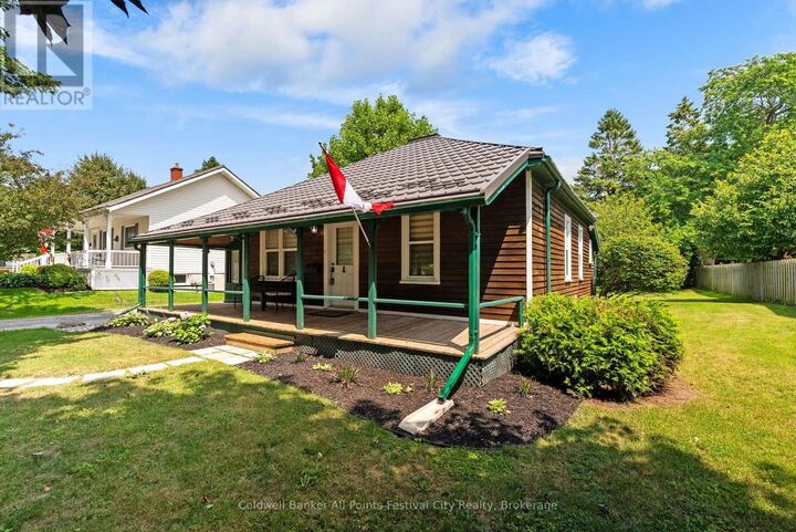 Property Photo:  135 Essex Street  ON N7A 2H8 