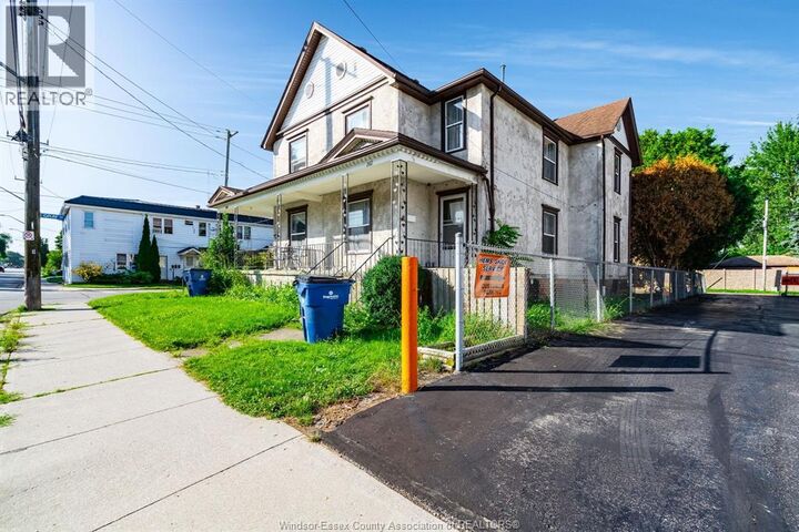Property Photo:  262-264 Queen Street  ON N7M 2H3 