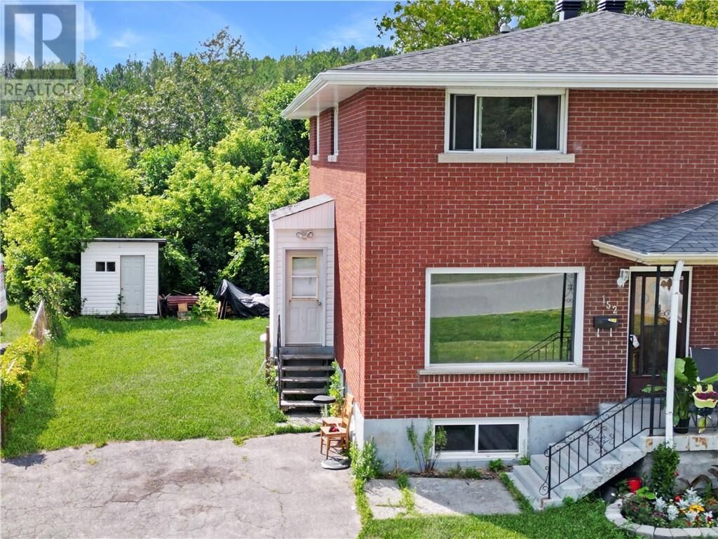 Property Photo:  152 Albany Street  ON P3C 2Z5 