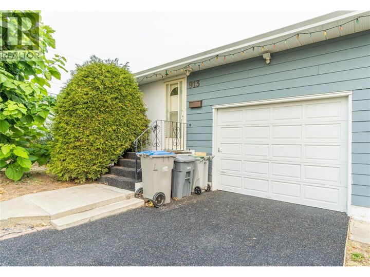Property Photo:  913 Holt Street  BC V2B 5G8 