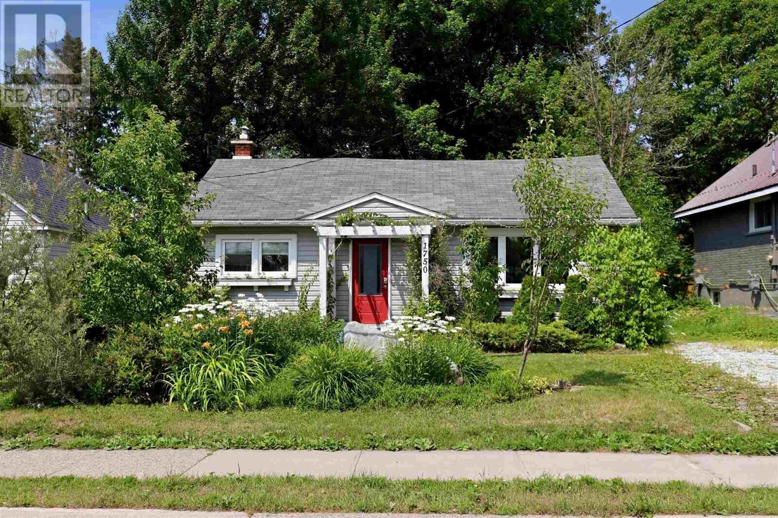Property Photo:  1750 Queen St E  ON P6A 2H1 