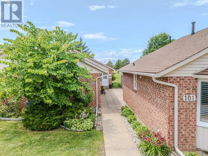 Property Photo: 122 Bunting Road 103 ON L2P 3X7