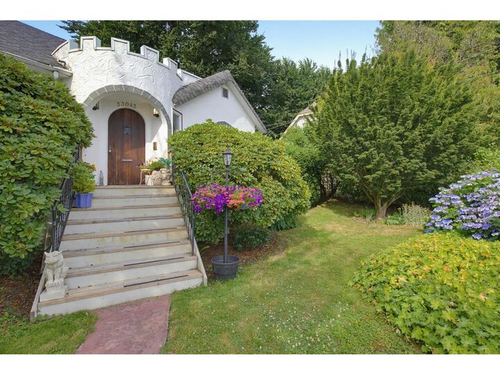 Property Photo:  33043 4th Avenue  BC V2V 1S6 