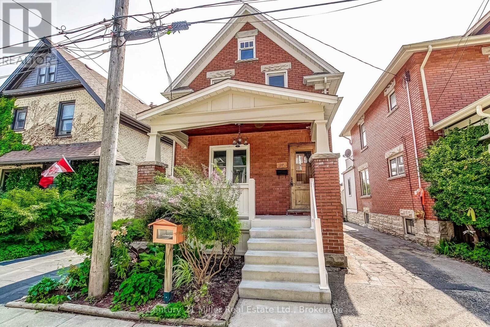Property Photo: 17 Whitney Place ON N2G 2X6