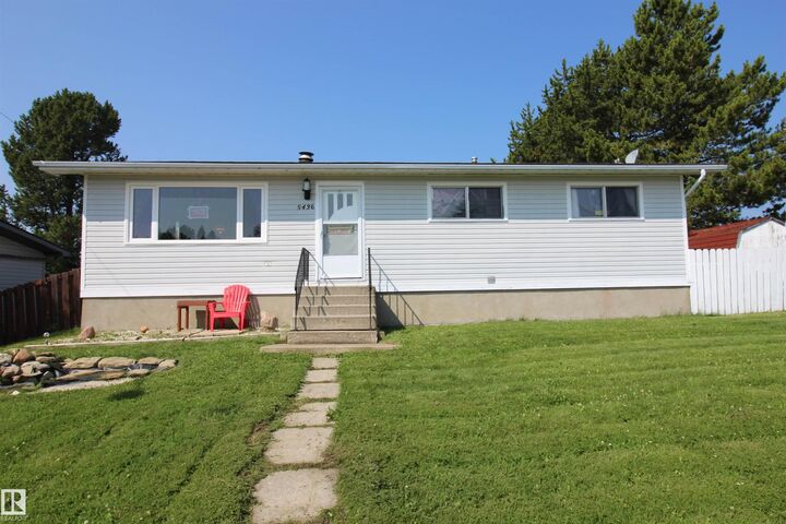 Property Photo: 5436 Moosehorn Avenue AB T0G 2C0