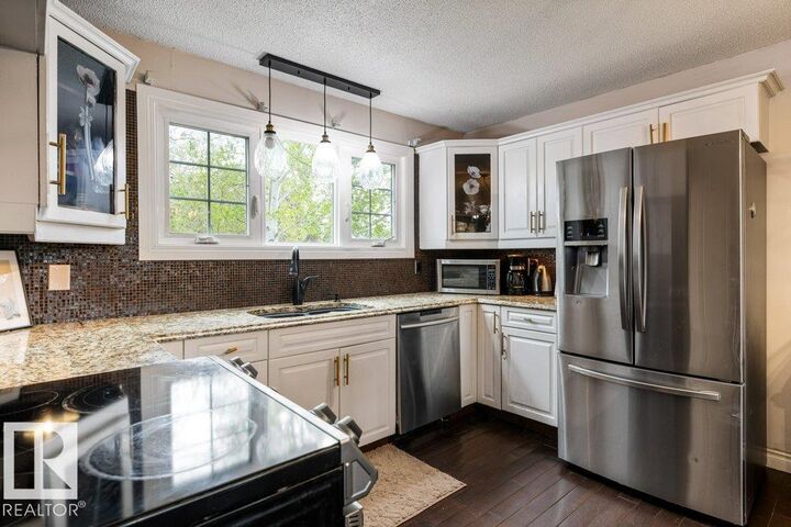 Property Photo:  11447 39 Avenue NW  AB T6J 0M5 