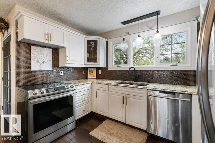 Property Photo: 11447 39 Avenue NW AB T6J 0M5