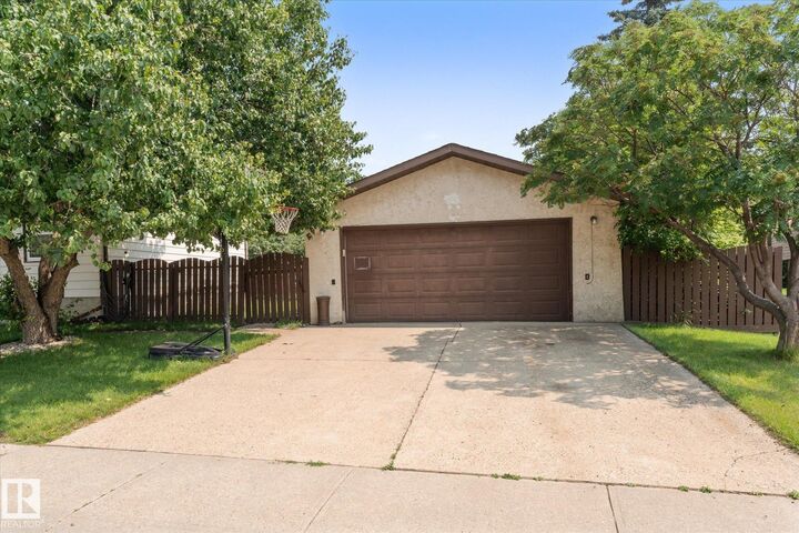 Property Photo:  42 McNabb Crescent  AB T7Z 1G8 