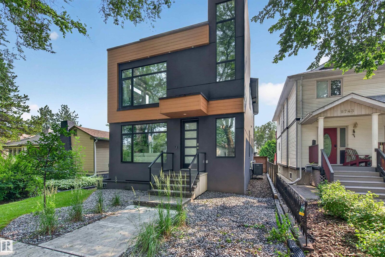 Property Photo:  9741 90 Avenue NW  AB T6E 2S8 