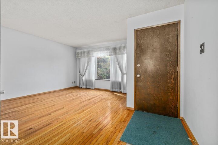 Property Photo: 6708 31 Avenue NW AB T6K 1M3