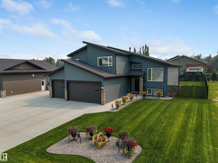Property Photo: 49119 Rge Road 73 517 AB T7A 1B9
