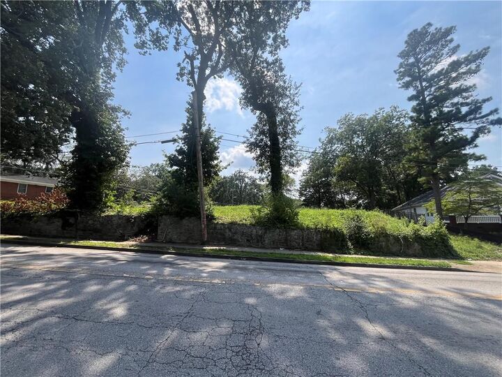 Property Photo: 470 Chappell Road NW GA 30318
