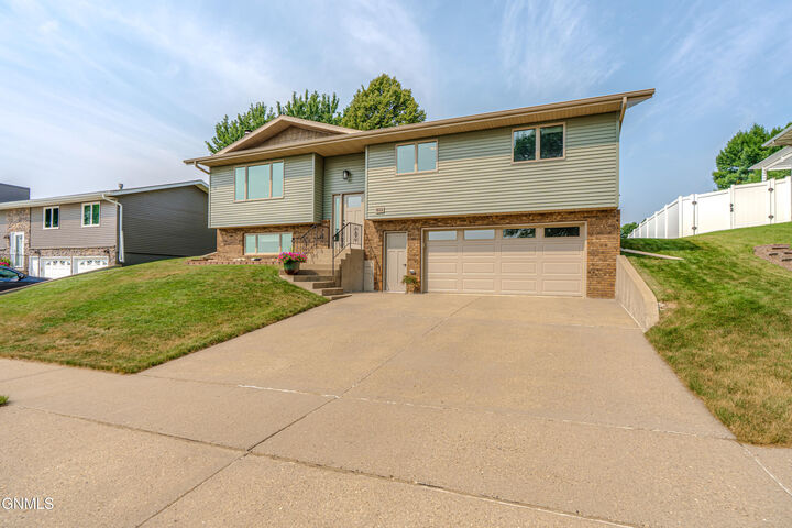 Property Photo:  802 32nd Street  ND 58501 
