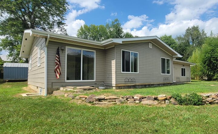Property Photo: 33 Dillon Ln Lane WV 25951