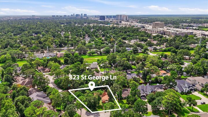 Property Photo:  823 Saint George Lane  TX 77079 