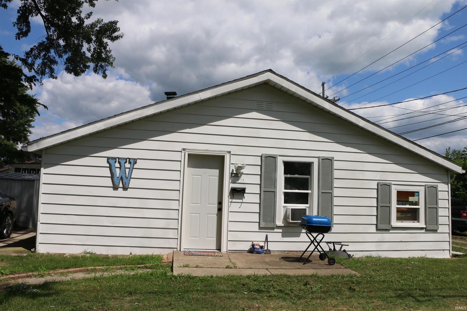 Property Photo:  1617 1/2 E 4th Street  IN 46544 