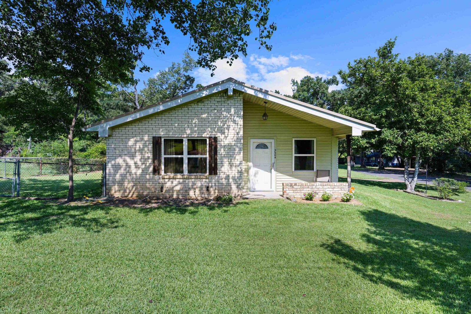 Property Photo: 2304 Lane Lewis TX 75672