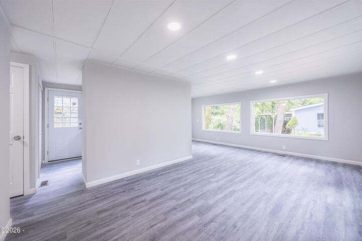 Property Photo: 6310 US-101 19 OR 97368