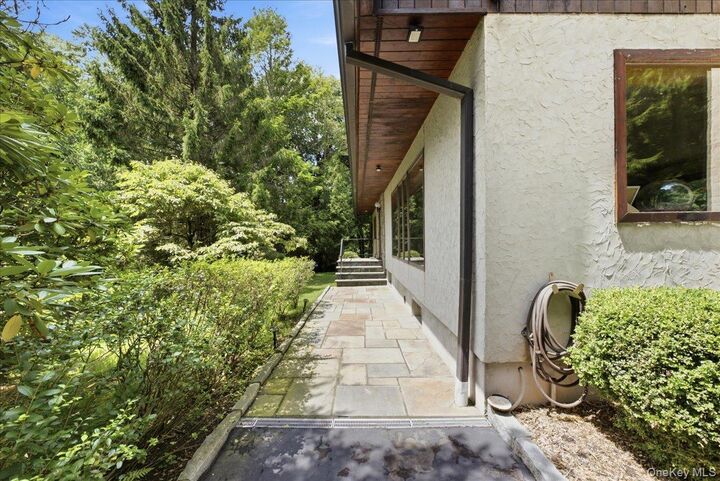 Property Photo: 15 Woodcrest Terrace NY 10501