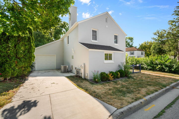 Property Photo:  5818 Currant Ln  WI 53219 