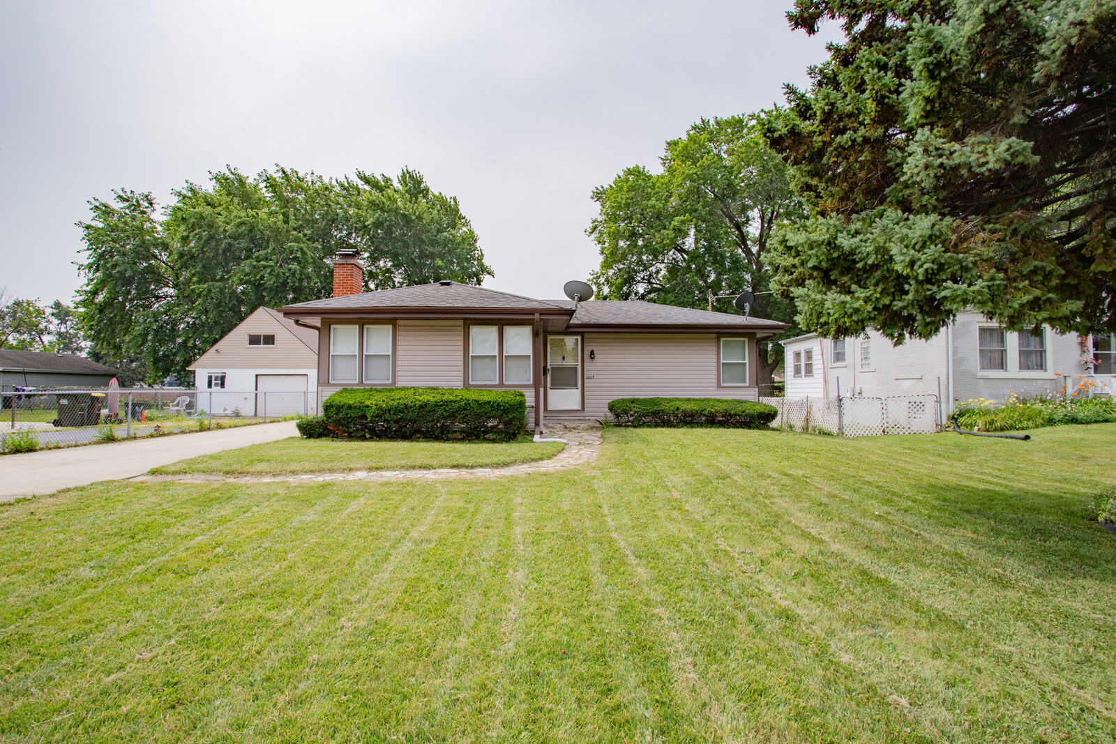 Property Photo:  10113 McLean Avenue  IL 60164 