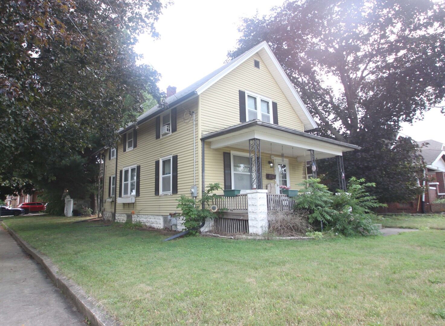 Property Photo:  1304 Montague Street  IL 61102 