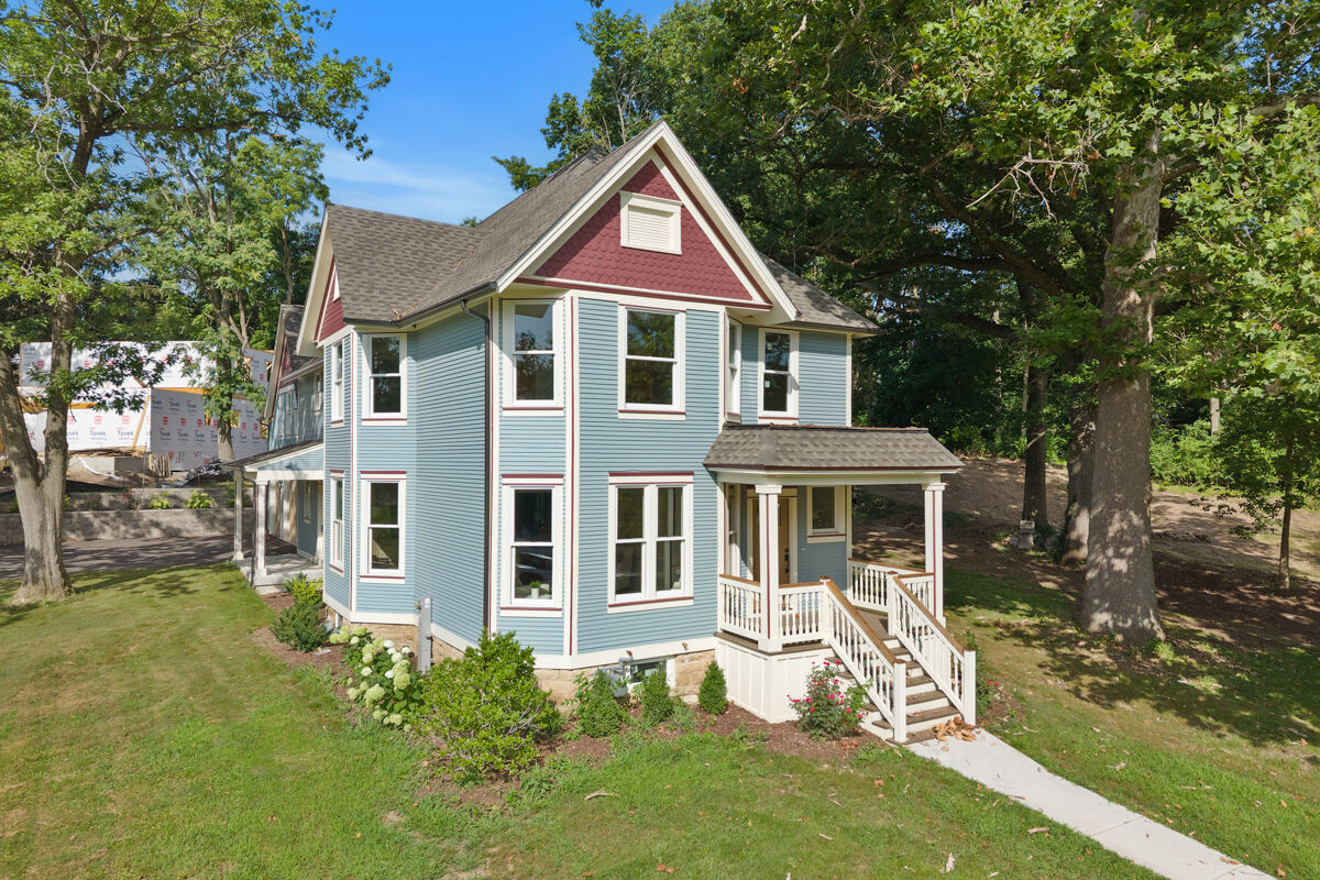 Property Photo:  