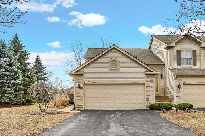 Property Photo: 2325 Summerlin Drive IL 60503