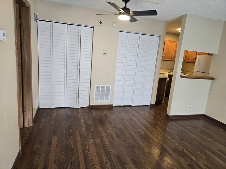 Property Photo: 1722 S Washington Street 1722 IL 60565