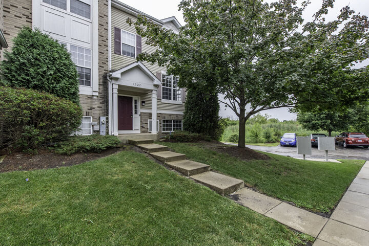 Property Photo: 1927 Freedom Court 40-1 IL 60099