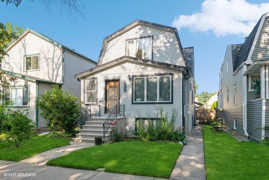 Property Photo:  5639 N Karlov Avenue 2fl  IL 60646 