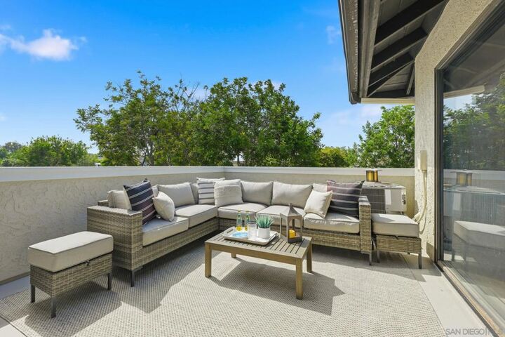 Property Photo:  867 Hollyhock Ct  CA 92011 