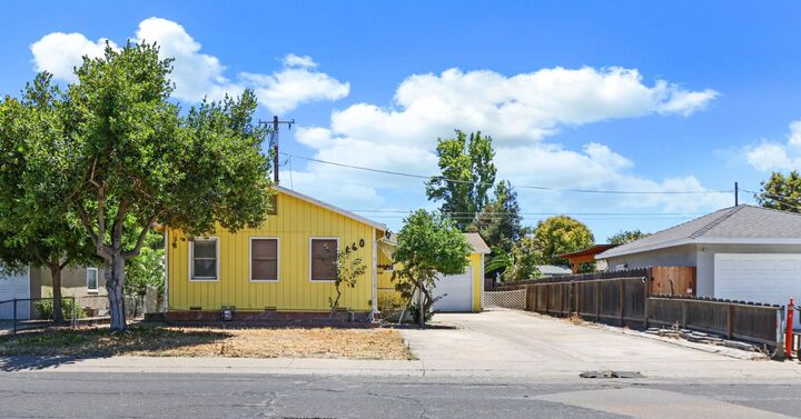 Property Photo: 660 E North Street CA 95336