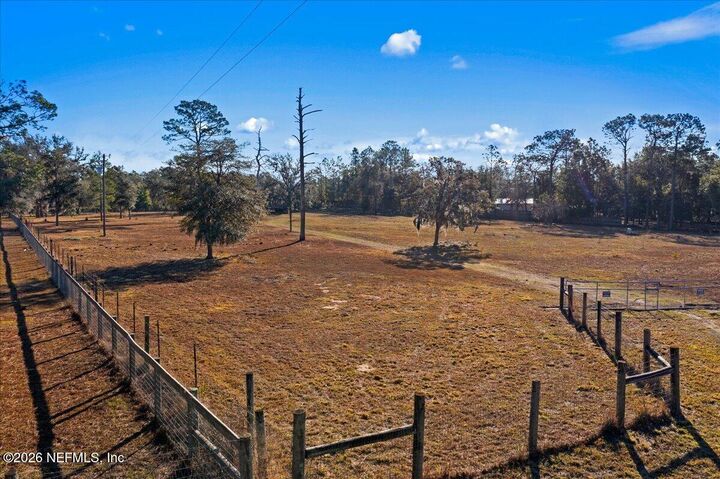 Property Photo:  5551 NE 106 Court  FL 32621 