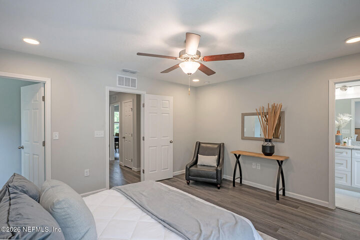 Property Photo:  7005 Old Middleburg Road S  FL 32222 